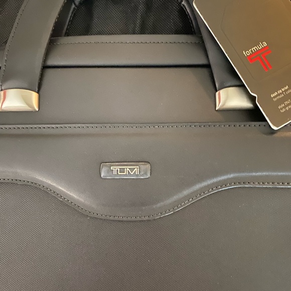 TUMI ALL LEATHER BRIEFCASE/FOLIO - Picture 2 of 6